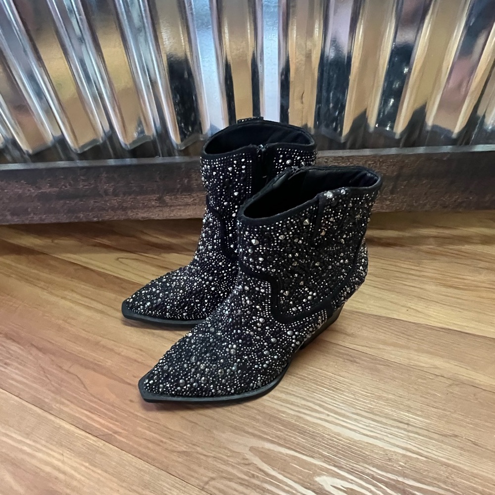 Very G 7.5 Rhinestone Boots